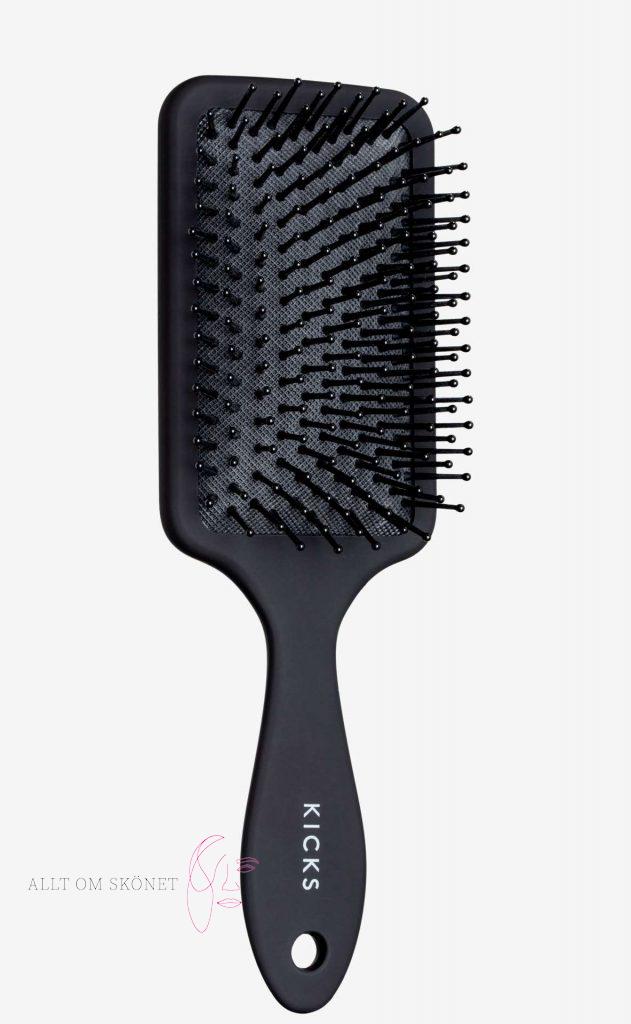 Budgetprodukten: Kicks Beauty Paddle Brush Matte Blac